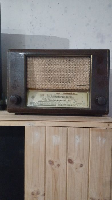 Radio de 1952 a funcionar.  Em bom estado de conservação