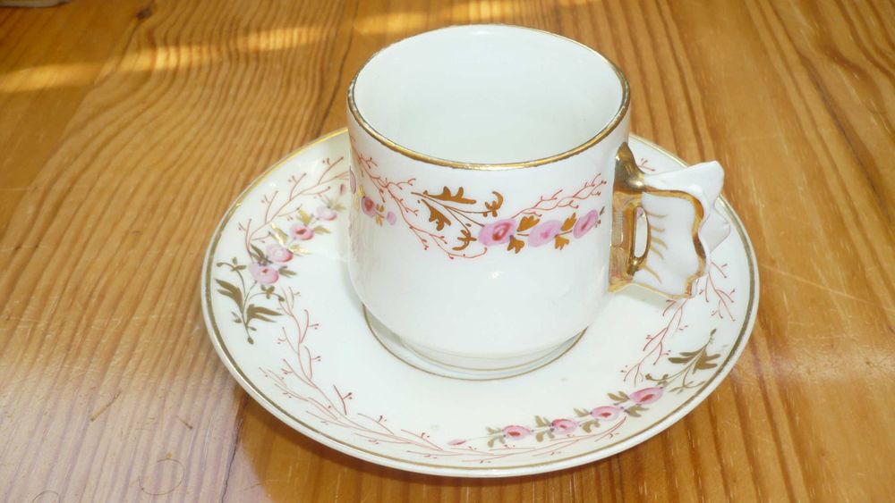 Chávena em Porcelana Vista Alegre - Antiga