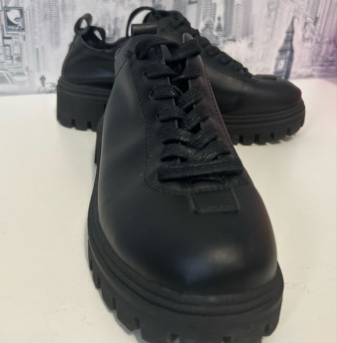 Продам  лофери  / туфлі на шнурках