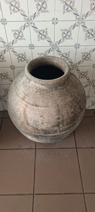 Potes antigos de azeite