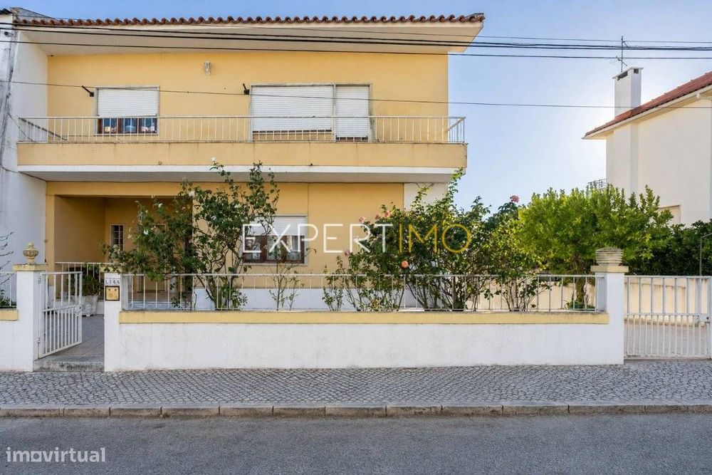 Apartamento T2 com Quintal Partilhado e Garagem de 30,50 m²