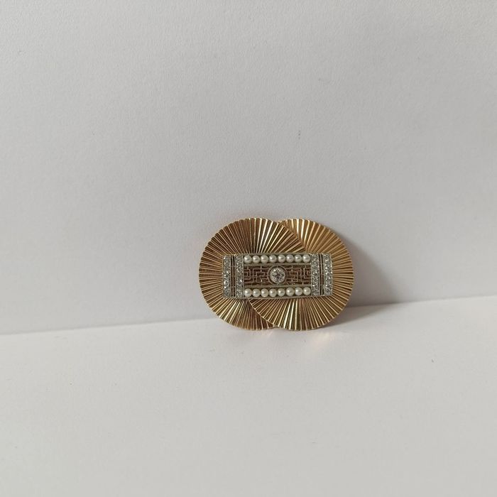Złota broszka z diamentami i perłami