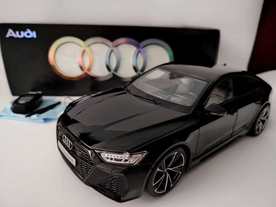 Металева колекційна модель Audi RS7 Sportback 1:18 з пультом-брелоком преміальна ліцензована в оригінальній коробці
