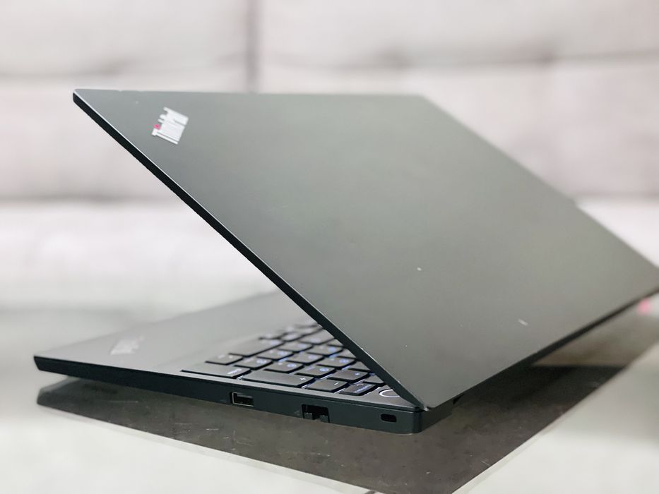 Lenovo E15/FHD/IPS/ i7-10510U/4.9 GHz/8 ГБ/SSD 256/Radeon RX640 /4ГБ