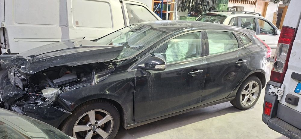 Volvo v40 ano 2016 para pecas