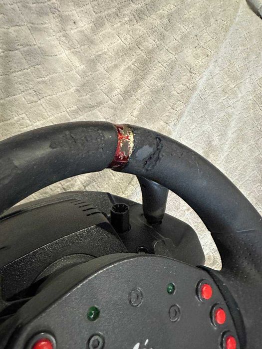 Руль Logitech momo racing