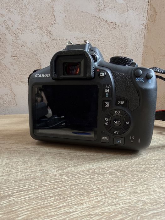 Canon EOS 1300D з об'єктивом 18-55