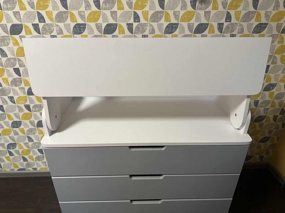 Комод з пилиналтним столиком