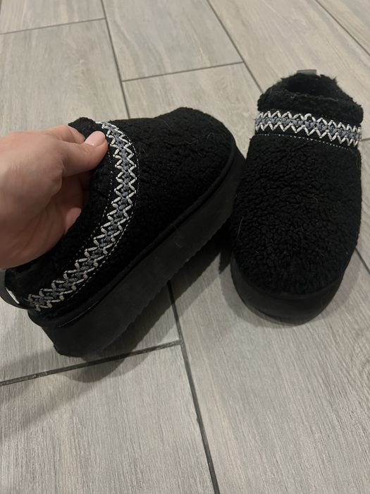 Чорні короткі уггі на осінь-зима