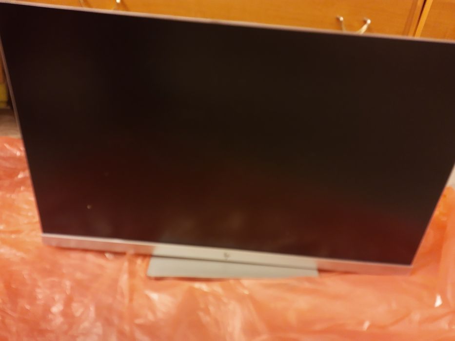monitor HP stronkin E 233