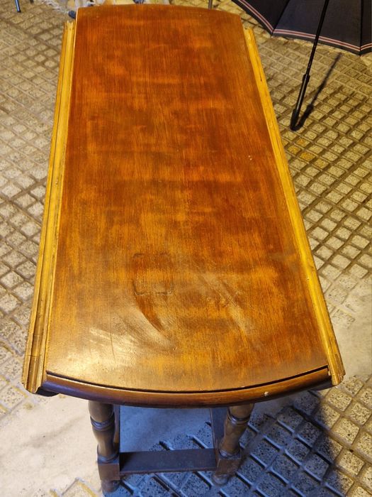 Mesa redonda desdobrável