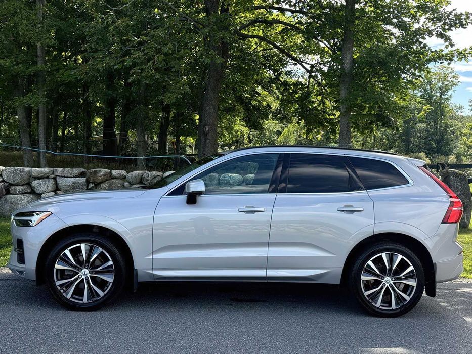 Volvo XC60 B5 Momentum      2022