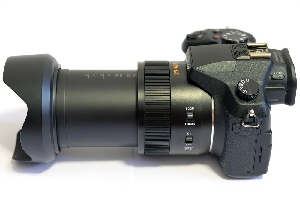 Panasonic Lumix FZ1000 + oferta 2 mini-tripés + bolsa transporte