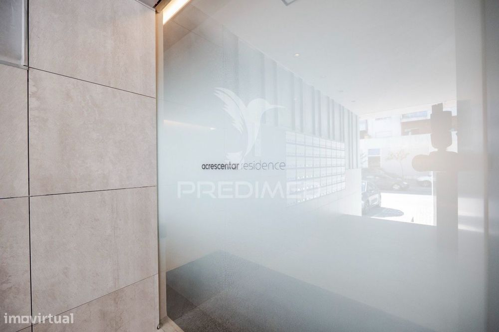 Novo T0 com Terraço Privativo no Prestigiado Condomínio Acrescentar...