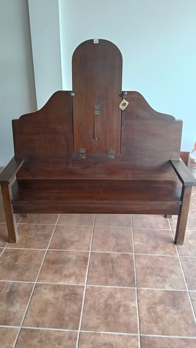 Exclusivo Banco de Entrada Estilo "Monk's Bench" (Banco de Monge) com Mesa Rebatível em Castanho Velho