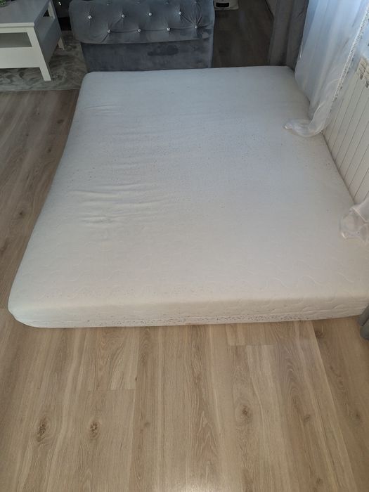 Materac 160/200. Oddam za darmo.