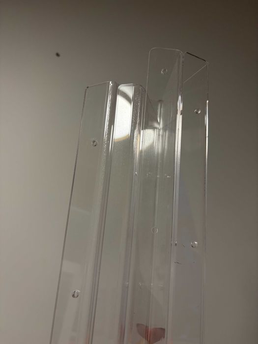 Plastikowe półki na ścianę