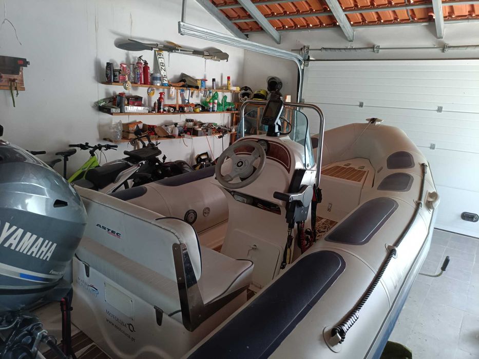 Semi rígido 25 CV 4 tempos