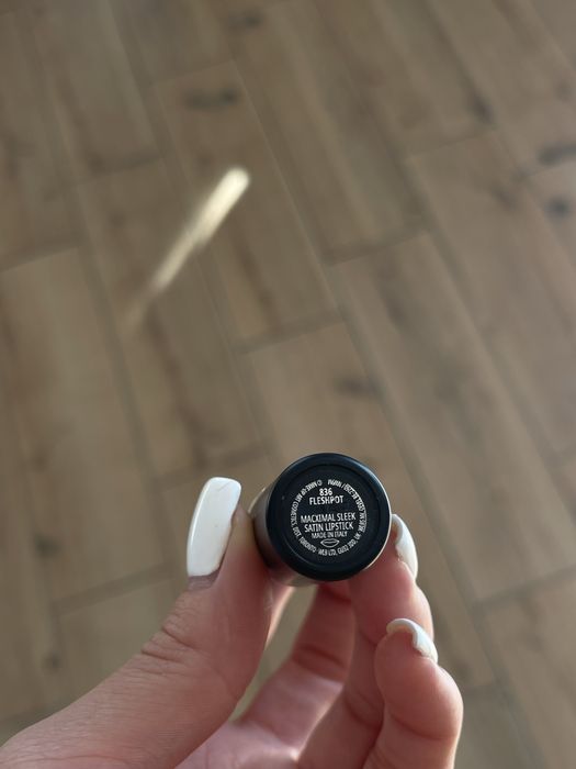 Помада MAC fleshpot