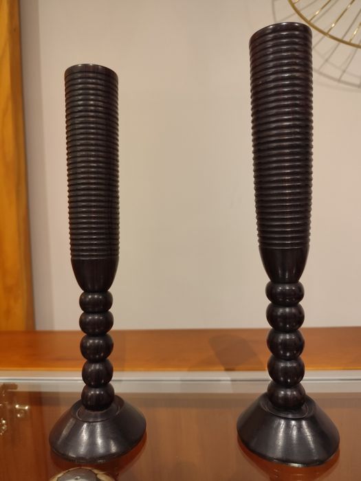 Castiçais em pau preto