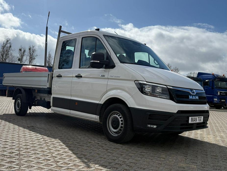 MAN 4X4 / TGE 3.180 DOKA 6-osobowa  DE / Stan bardzo dobry / Mały przebieg