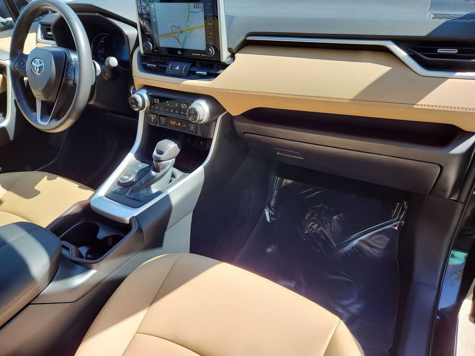 Toyota RAV4 Limited      2021