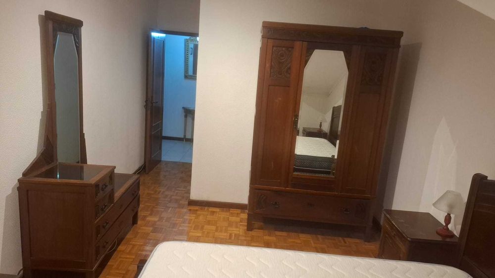 Alugo quarto na zona de Campanha