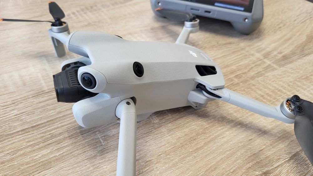 Dron DJI Mini 4 Pro # Kontroler RC 2 # 2 baterie # Gwarancja 07.2027