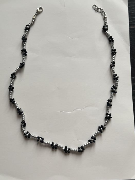 Eleganckie naszyjnik z koralików kwiatki, czarno-srebrny, handmade
