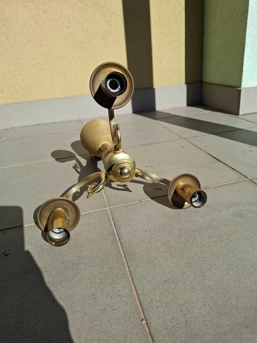 Żyrandol z czasów PRL