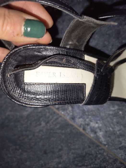 Szpilki River Island czarne