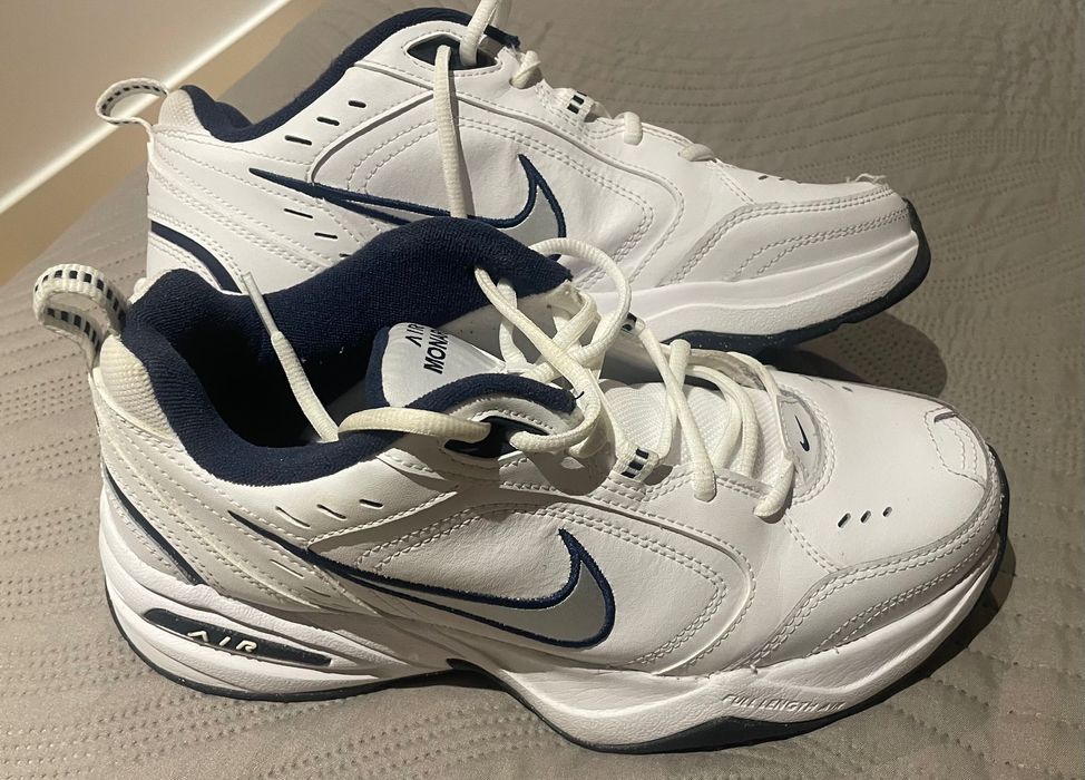 Ténis Nike Air Monarch