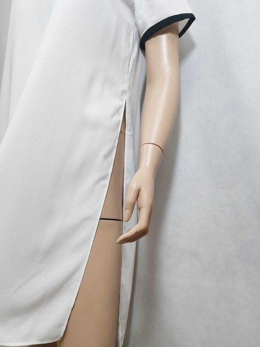 Sukienka tunika VERO MODA 36 S biała z czarnymi lamówkami SU0171