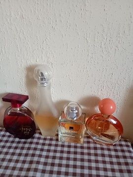 Sprzedam zestaw perfumow