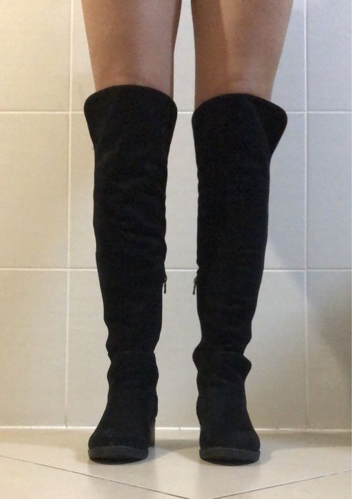 Botas pretas cano alto