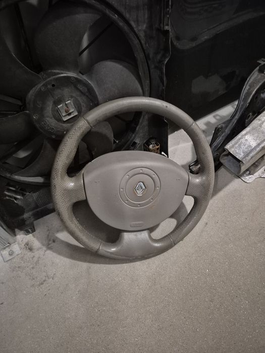 Megane 2 CC. Zestaw czesci blacharskich.