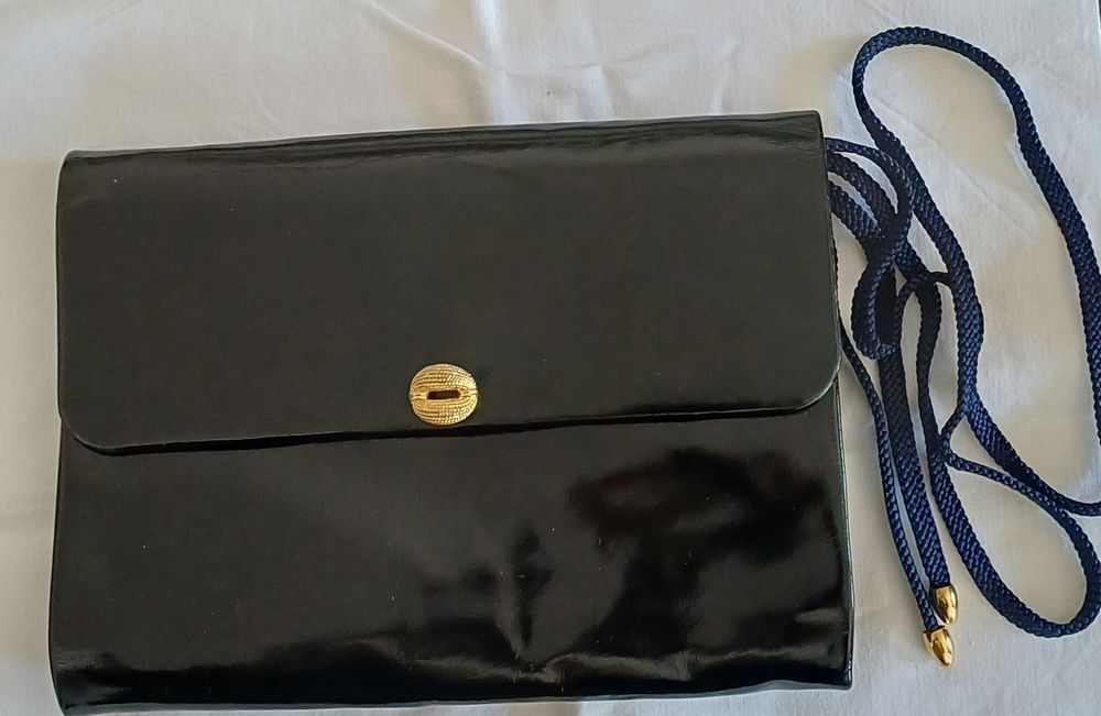 Vintage Malinha em bom Estado