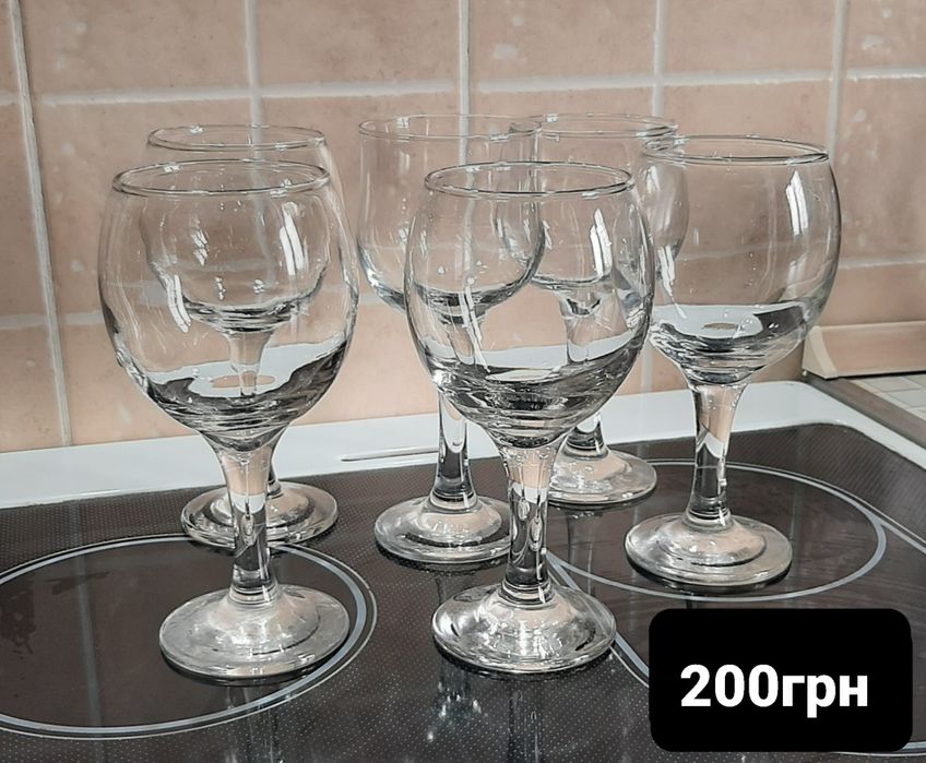 Скляні рюмки, бокали