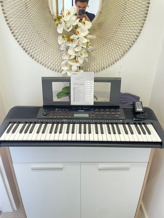 Teclado Yamaha PSR-E273