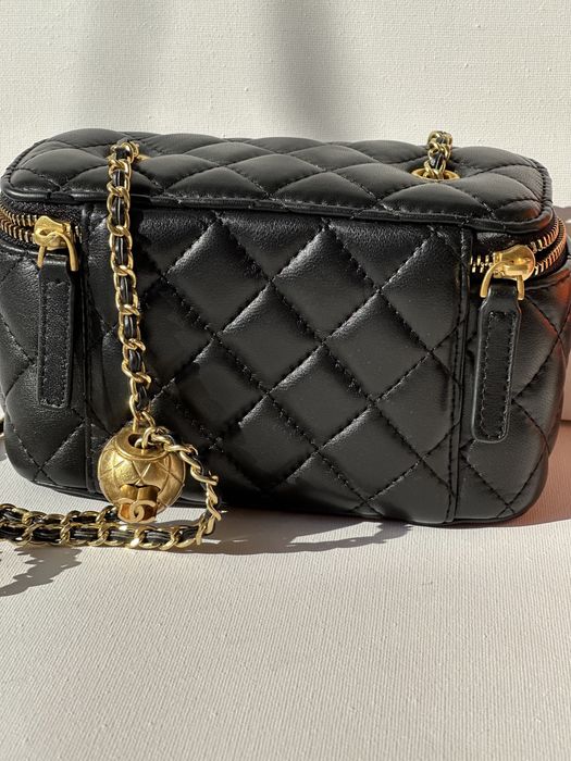 Kuferek czarny Chanel