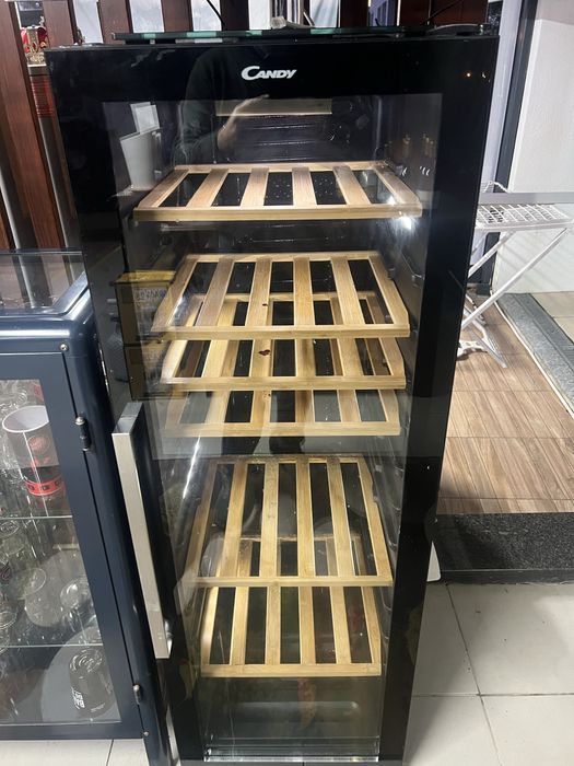 Arca de vinhos Candy como nova