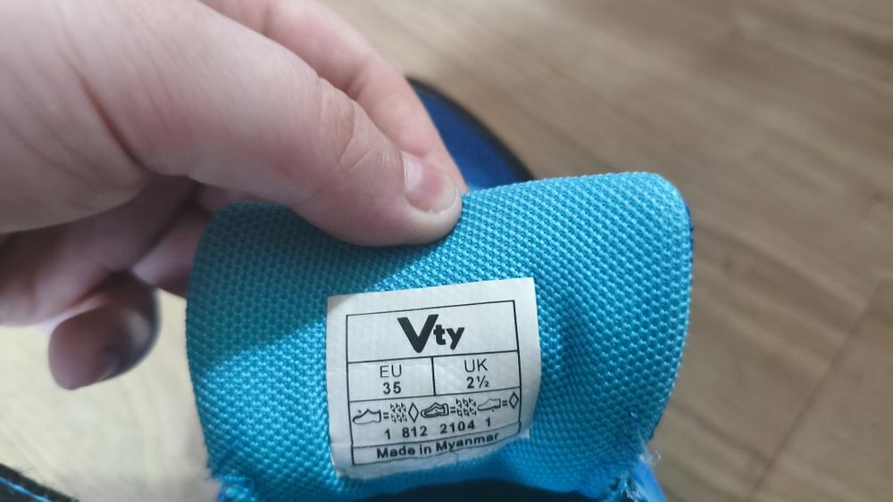 Продам нові кросовки !!!