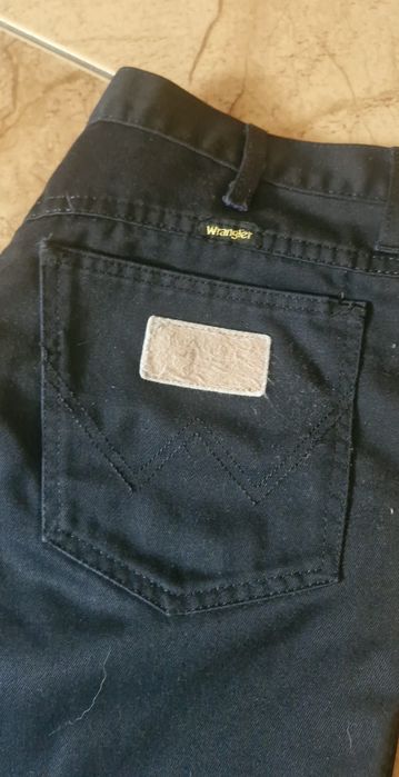 Spodnie wrangler model z szeroką nogawka rozm 33 - 34