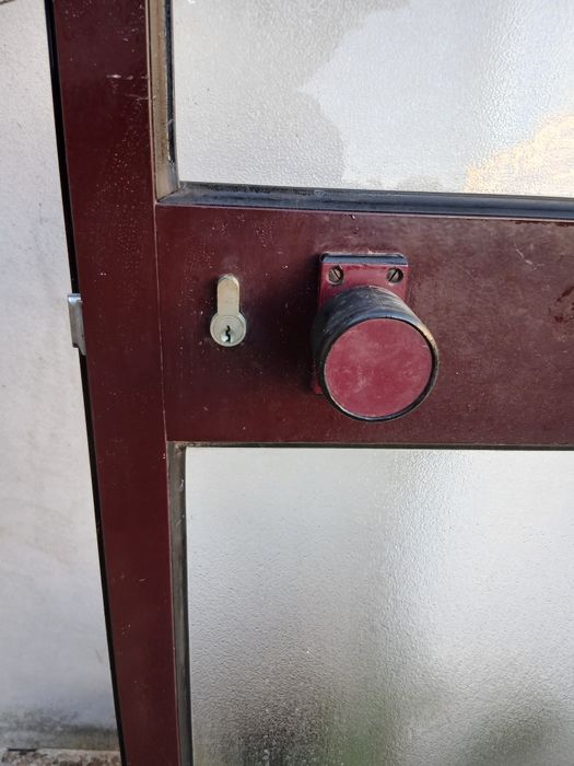 Vendo porta alumínio