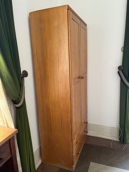Armário de Madeira