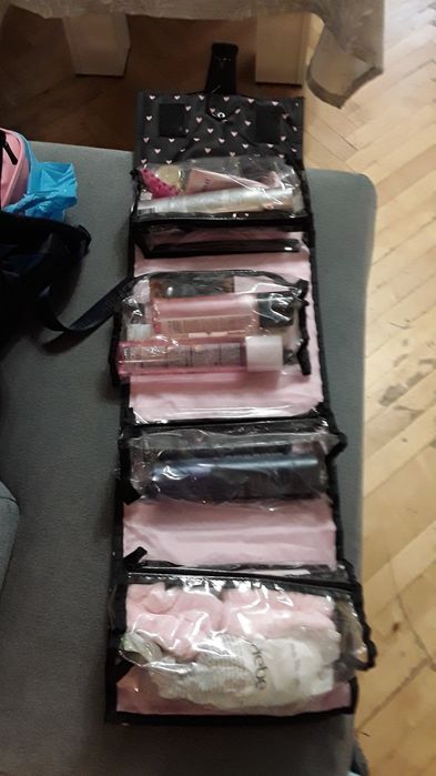 Kosmetyczka zwijana 4 duże kieszenie. Solidna. Regulowana il