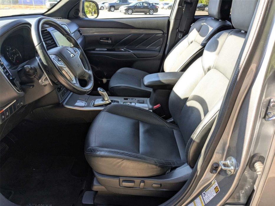 Mitsubishi Outlander Hybrid Plug-in SE      2020