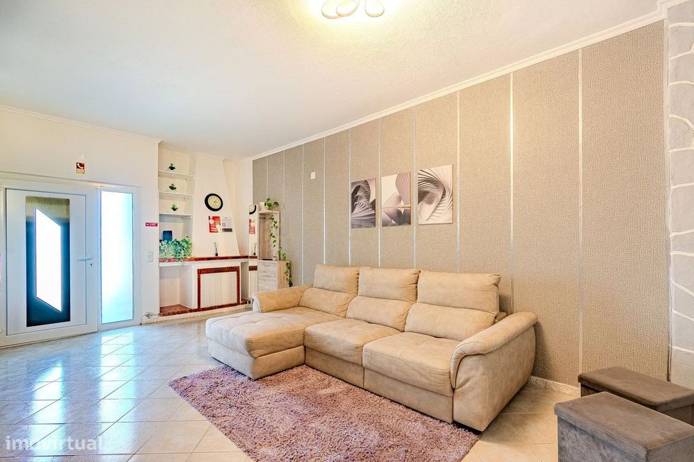 Moradia Geminada T2 no Centro de Ferreiras