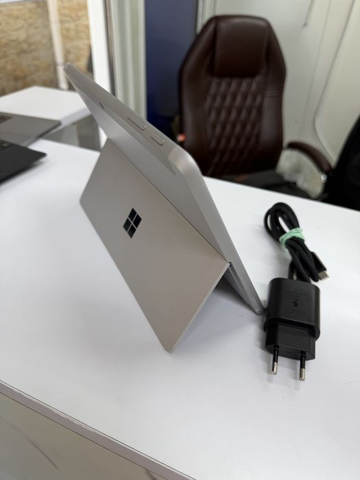 Microsoft Surface go 2 4/64 с клавиатурой