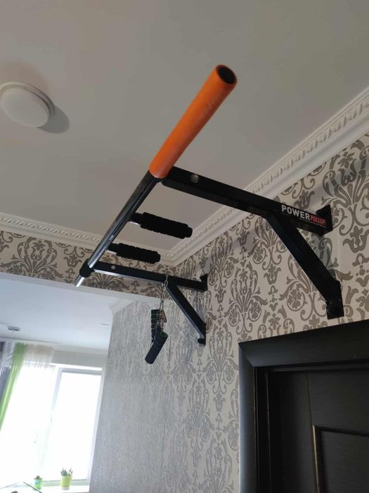 Продам турнік настінний